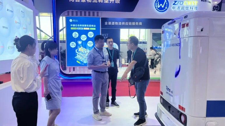 Rino.ai Driverless Vehicles Fully Upgraded! R5 Series New Model Debuts at the 2024 International Economic and Trade Fair