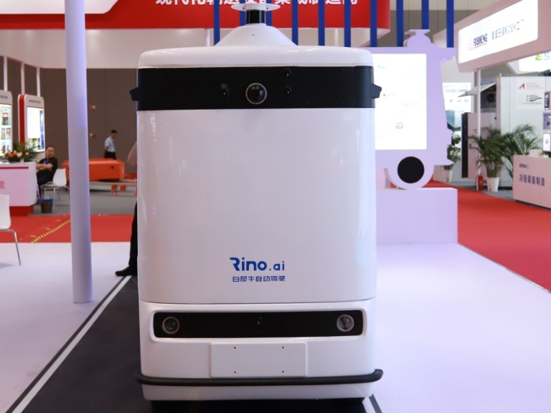 Rino.ai Driverless Vehicles Fully Upgraded! R5 Series New Model Debuts at the 2024 International Economic and Trade Fair