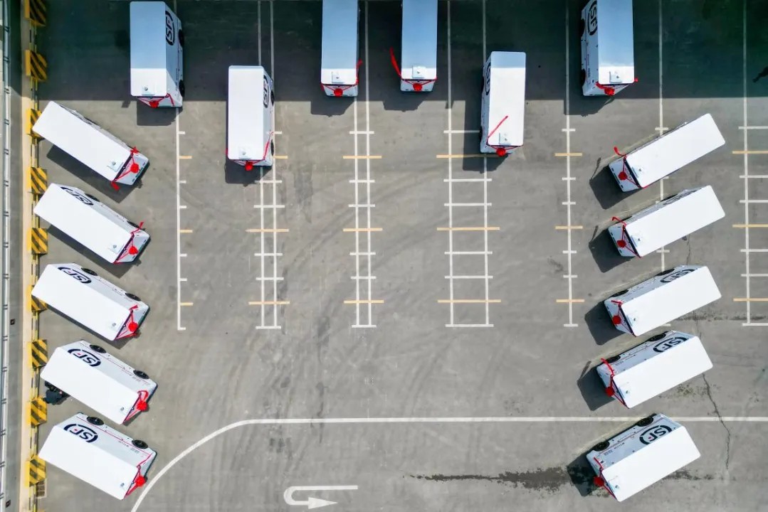 Rino.ai Secures Nearly RMB 500 Million in Series B Financing, SF Express Backs for the Third Time, Vehicle-Grade Autonomous Delivery Accelerates