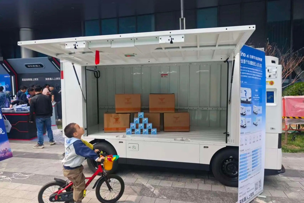 Rino RX Makes Appearance at Beijing Yizhuang Half Marathon, Powering a New Sports-Tech Ecosystem with Innovation